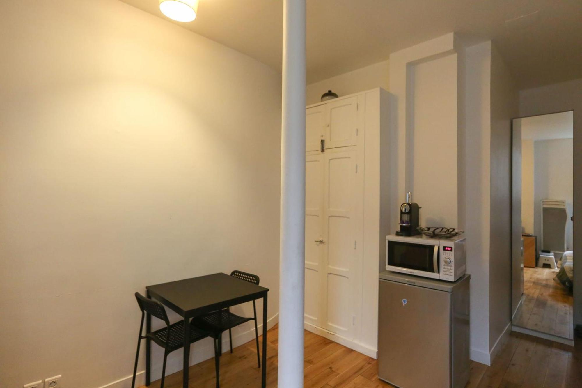 Nice And Comfortable Studio Apartment パリ エクステリア 写真