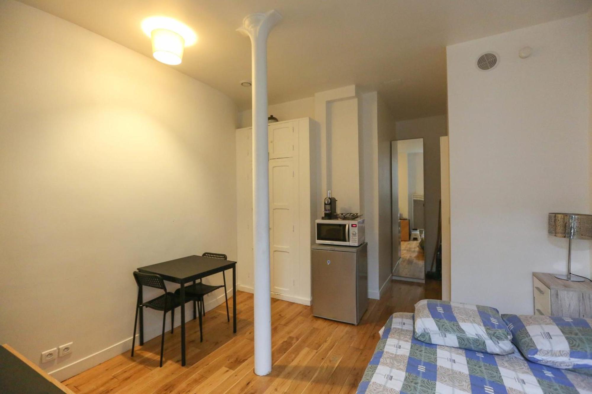 Nice And Comfortable Studio Apartment パリ エクステリア 写真