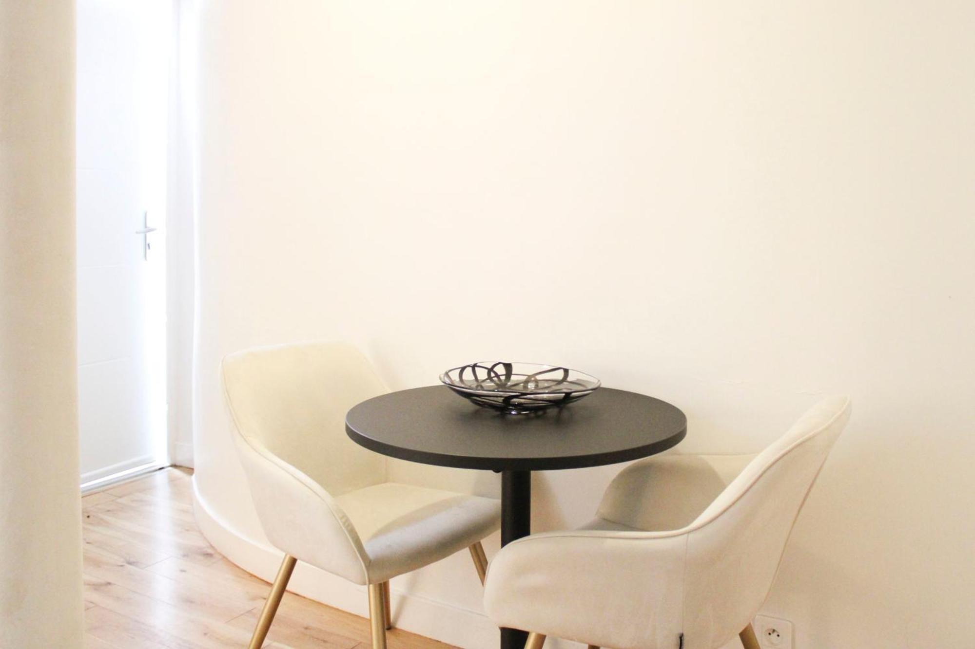 Nice And Comfortable Studio Apartment パリ エクステリア 写真